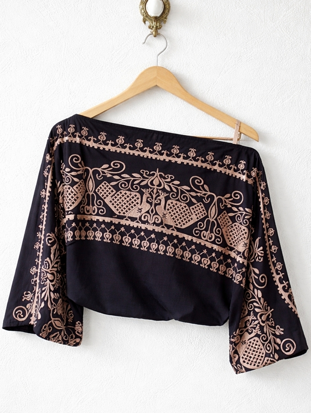 Black and Tan Off-Shoulder Top - Picture 2 of 9